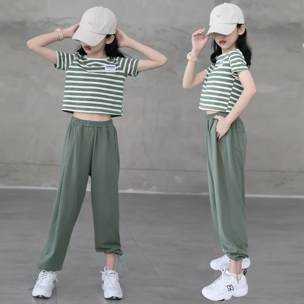 日系 条纹短袖T恤/ 休闲运动裤 Striped T-shirt / Joggers in Green
