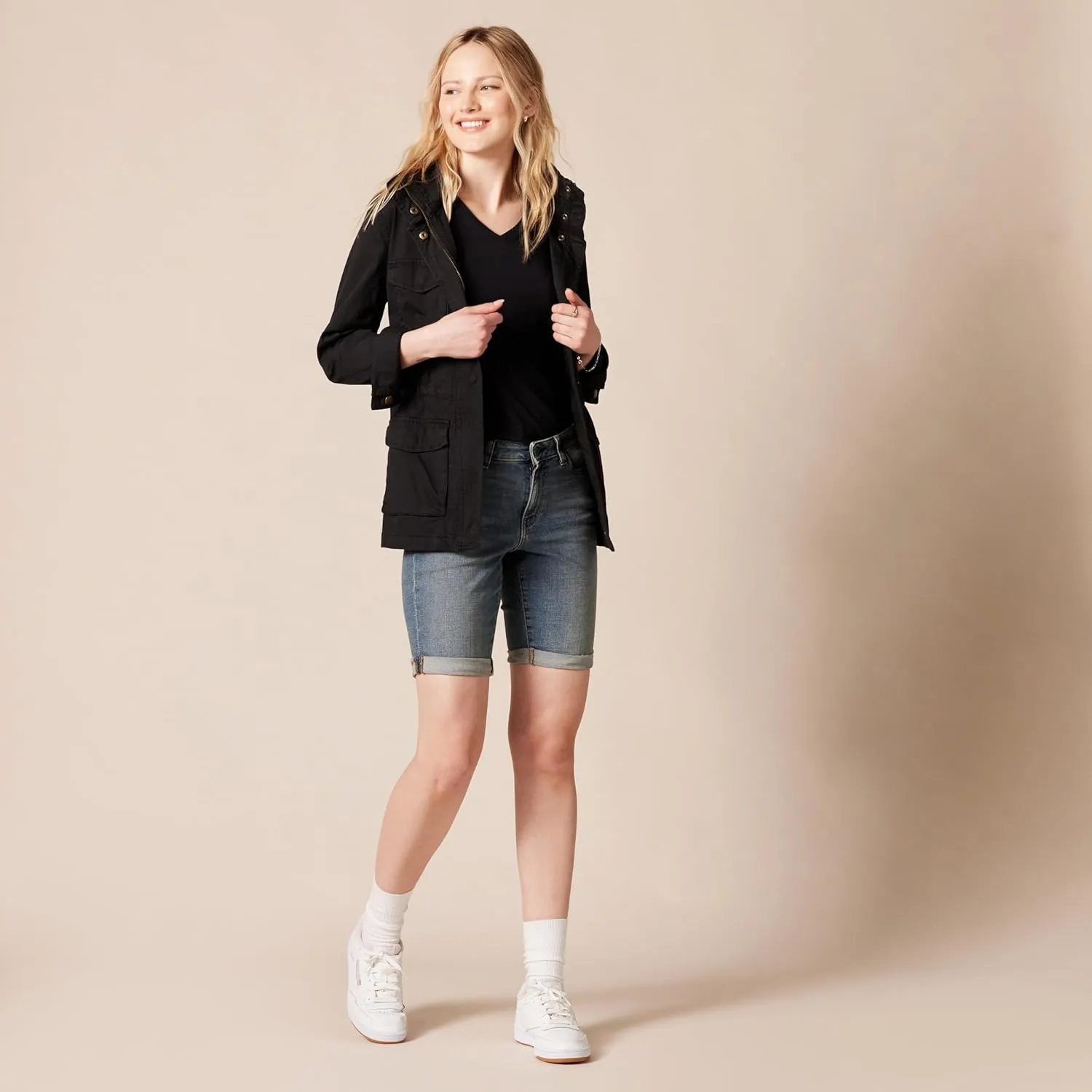 Amazon Essentials Women's Mid-Rise Slim fit Denim Bermuda Shorts with Pockets