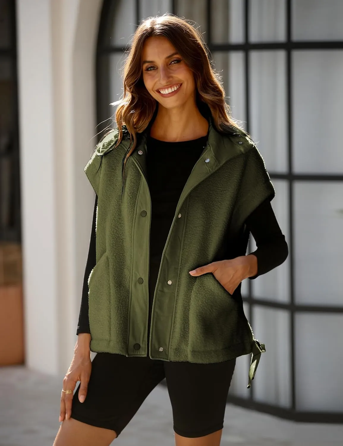AMEBELLE Women's Oversized Fleece Vest Trendy Sleeveless Sherpa Jacket Winter Warm Fuzzy Outerwear Vest with Pockets